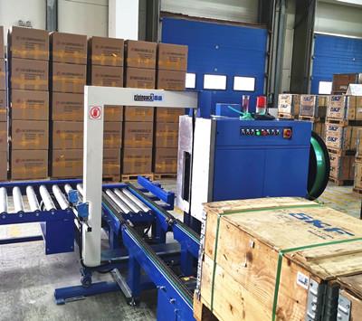 移動(dòng)式側(cè)捆打包機(jī) 移動(dòng)式側(cè)捆打包機(jī)