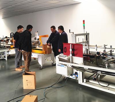 開(kāi)箱封箱機(jī)400.jpg 開(kāi)箱封箱機(jī)400.jpg