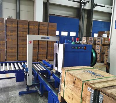 《走進打包機》軸承行業(yè)選用的側(cè)捆打包機